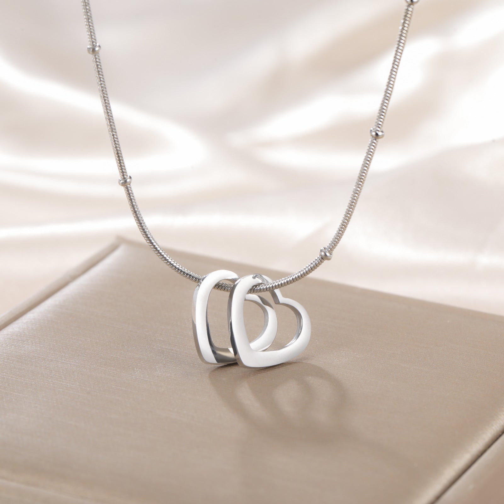 Simple Heart-shaped Light Plate Necklace